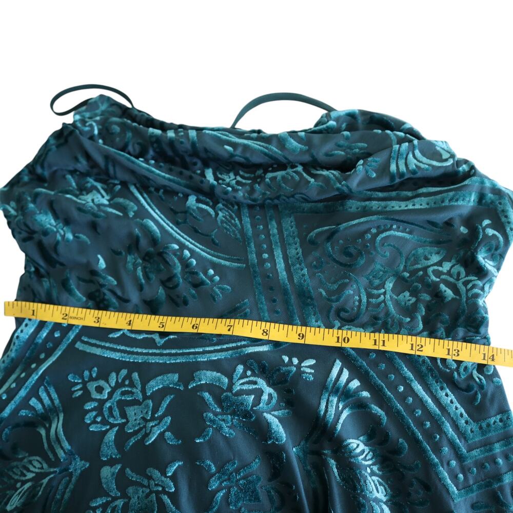 Urban Outfitters Womens Lexi Velvet Cowl Neck Mini Dress Size Medium Green Swing - Picture 13 of 14